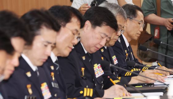 실종수사 관련 메모하는 경찰 지휘부
