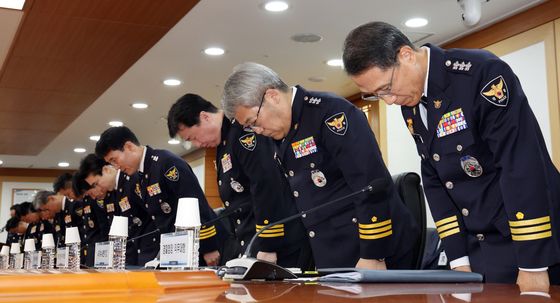제주 실종사건 관련 사고하는 경찰 수내부