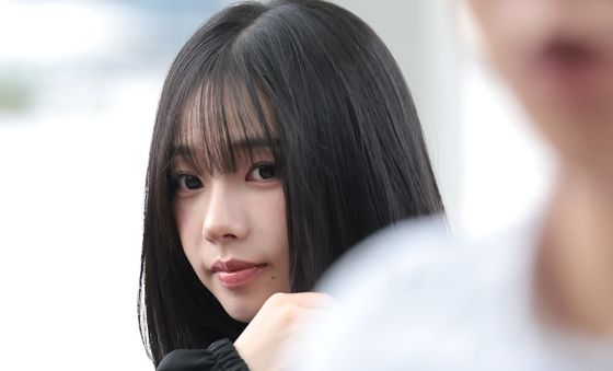 카리나, 공항 포착