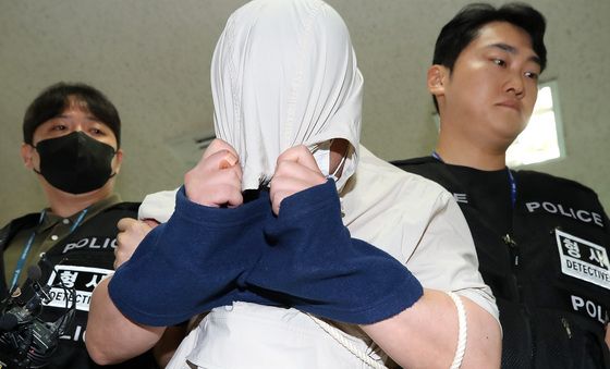 법원 도착한 중국인 유학생 살해 피의자
