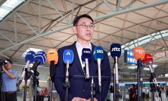 네팔 출국 전 질문 답변하는 정연인 두산에너빌리티 대표이사