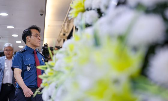 굳은 표정으로 입장하는 고평기 제주경찰청장