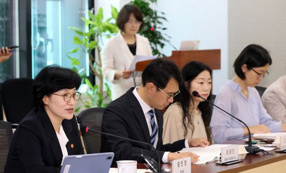 젠더폭력 양형기준 발언하는 원민경 장관