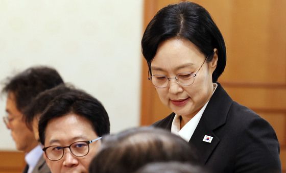 데이터관계장관회의 참석하는 한성숙총리