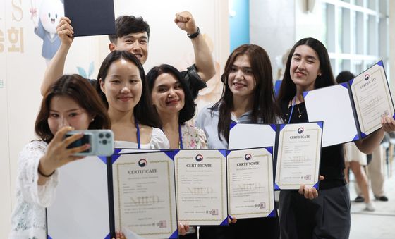 한국 유학생활 마친 정부 초청 외국인 장학생