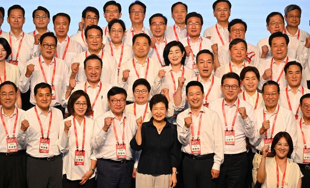 2026 국민의힘 국회의원 연찬회 단체사진 촬영