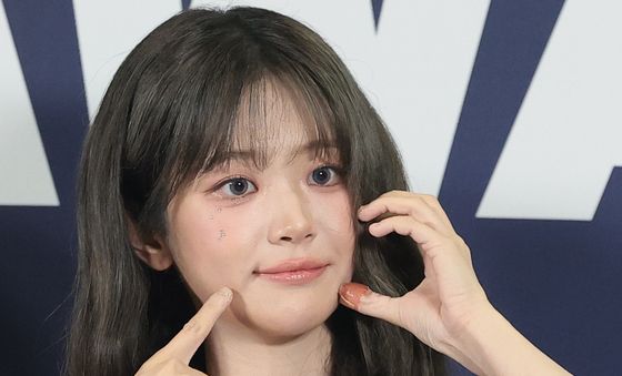 QWER 쵸단, 인형이 따로없네
