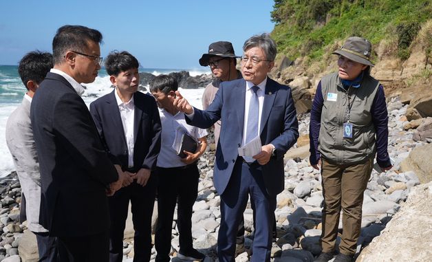 허민 국가유산청장, 제주 서귀포층 패류 화석산지 방문