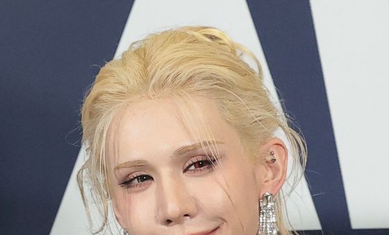 우무티, 키스