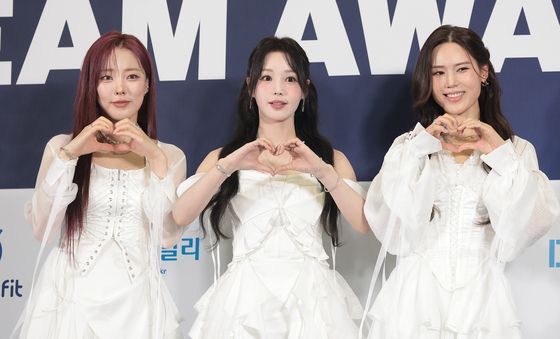 씨야, 케이 월드 드림 어워즈에 사랑을