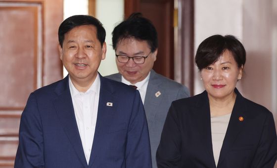 비상경제본부 희의 참석하는 구윤철 부총리