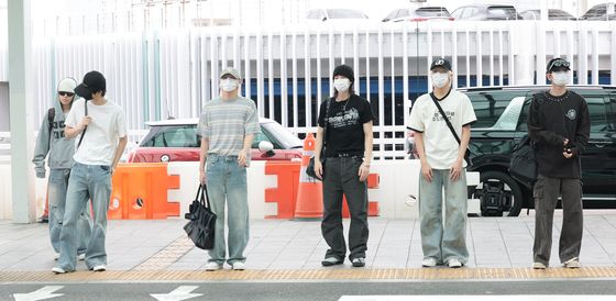 출국하는 보이넥스트도어