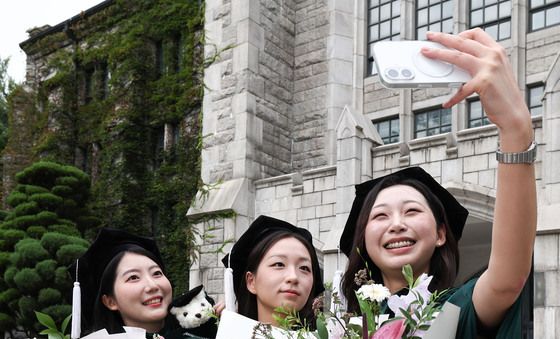 '드디어 졸업이다'