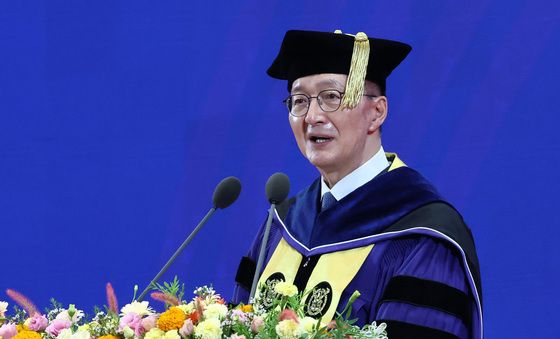 유홍림 서울대 총장, 제80회 후기 학위수여식 졸업식사