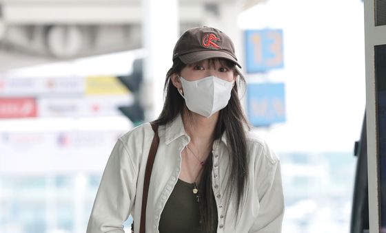 이성경, 수수한 차림에도 완벽한 비율