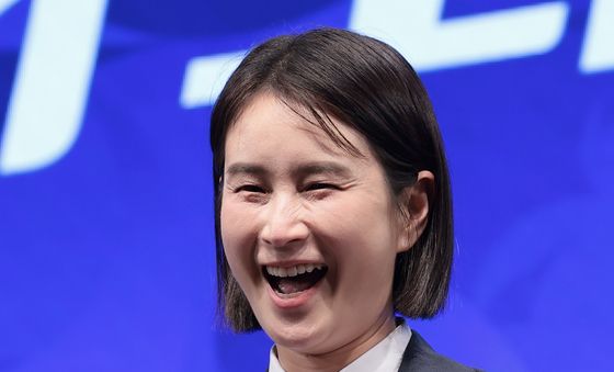 하트 포즈 취하는 기보배 해설위원