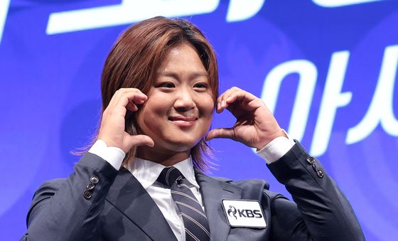 정유인 해설위원, 사랑스러운 볼 하트