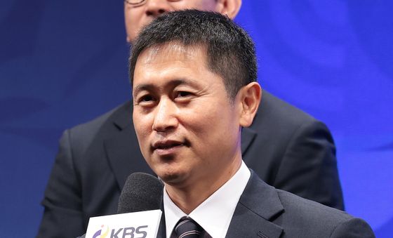 인사말 하는 이영표 해설위원