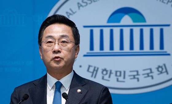 민주 '조희대 대법원장, 지체없이 대법관 재제청 절차 진행해야'