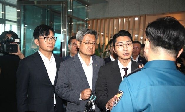 '출입제한'에 항의하는 국민의힘 의원들