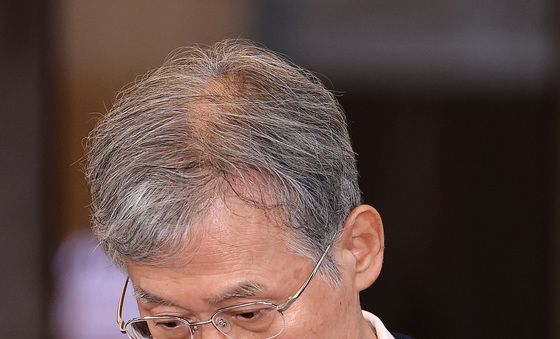 입술 굳게 다문 조희대 대법원장