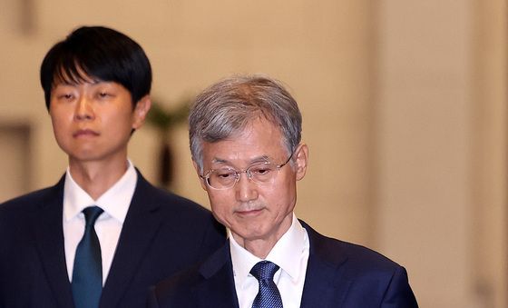 조희대 대법원장의 굳은 퇴근길