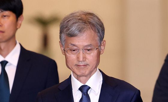 조희대 대법원장의 굳은 퇴근길