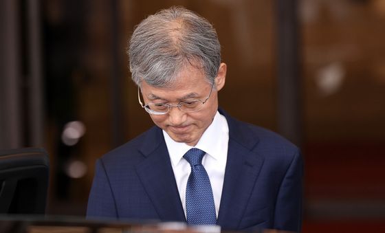 굳은 표정의 조희대 대법원장