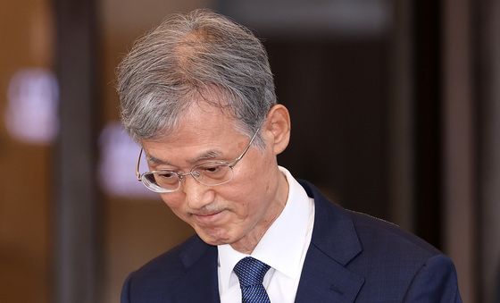 굳은 표정의 조희대 대법원장