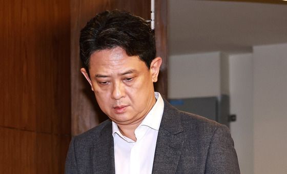 브리핑 입장하는 임상우 신속대응팀 단장