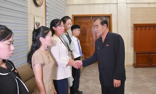 北 당·정 간부들, 청년절 맞아 대학 등 찾아 청년 격려