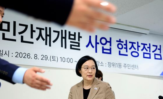 서울 민간재개발 사업 현장점검 참석하는 한성숙 국무총리