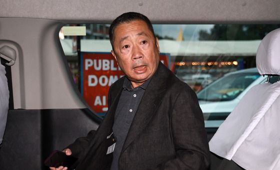 카트만두 도착한 박정원 두산 회장