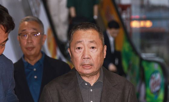 두산 박정원 회장·박지원 부회장, 실종자 수색 지원 위해