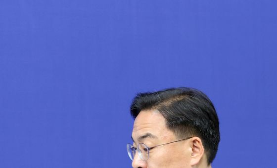 회의 참석하는 신장식 대표