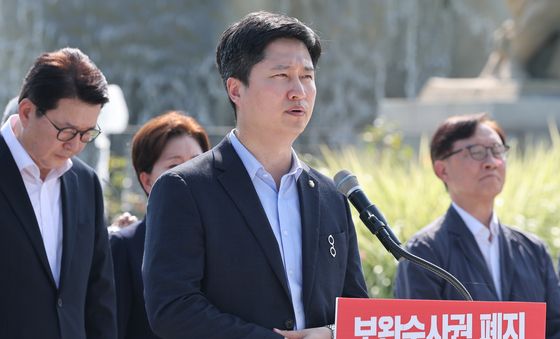 발언하는 우재준 최고위원