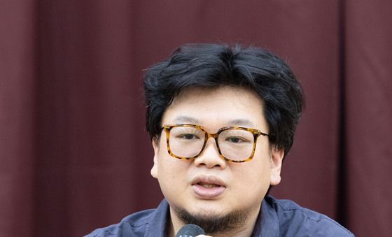 '싱크넥스트 26 음악극' 설명하는 양정욱 시노그라퍼