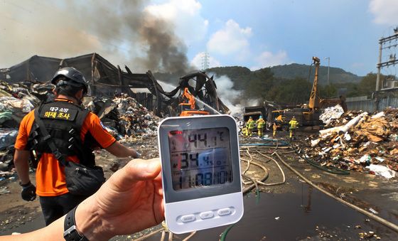 40도 넘는 폭염 속 화재 진화
