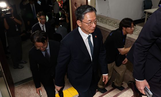 이동하는 정성호 법무장관