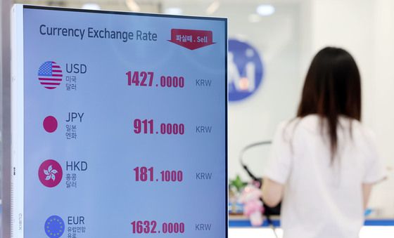 원달러 환율 1400원대 초반, 9개월만에 최지치