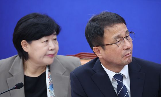 형사소송법 자료 보는 한병도·서영교