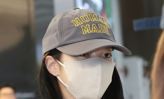 카즈하, 모자와 마스크로도 가릴 수 없는 예쁨