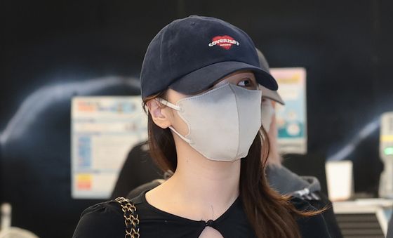 입국하는 르세라핌 김채원