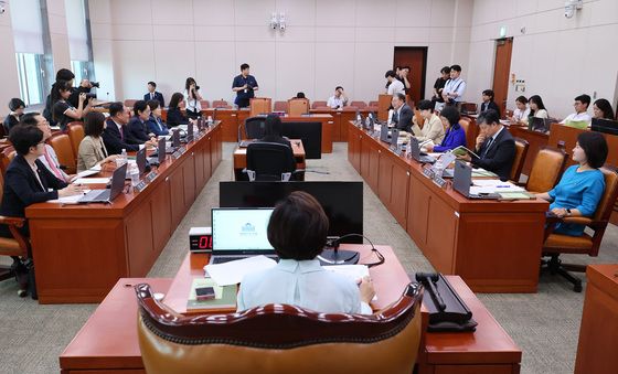 안건 논의하는 성평등가족위원회