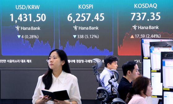 코스피 5%대 급락 '코스닥은 2%대 상승 마감'