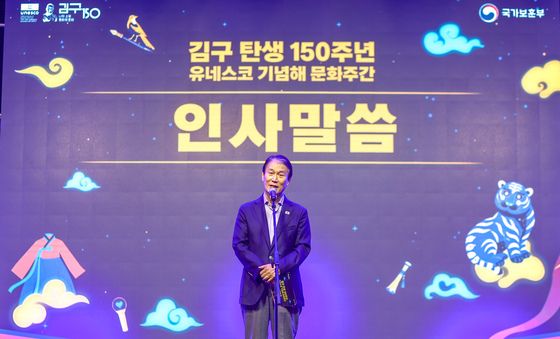 인사말 하는 권오을 장관