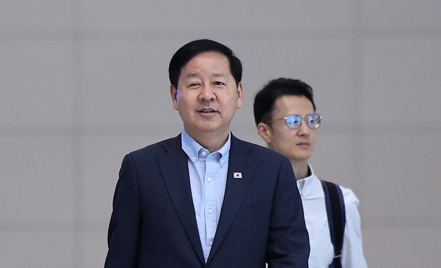 G20 재무장관회의 참석 위해 출국하는 구윤철 부총리