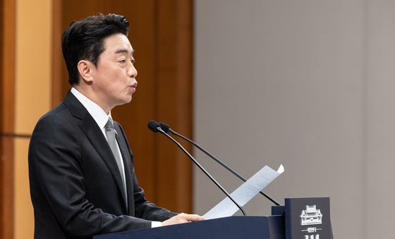 강훈식 비서실장 '인사 관련 기자회견'