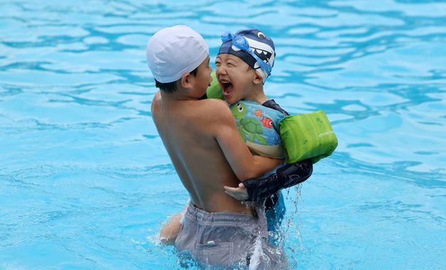 형과 만드는 한강수영장에서의 추억