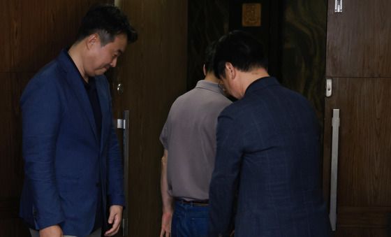 소회 밝힌 뒤 회견장 나서는 생존 현장소장